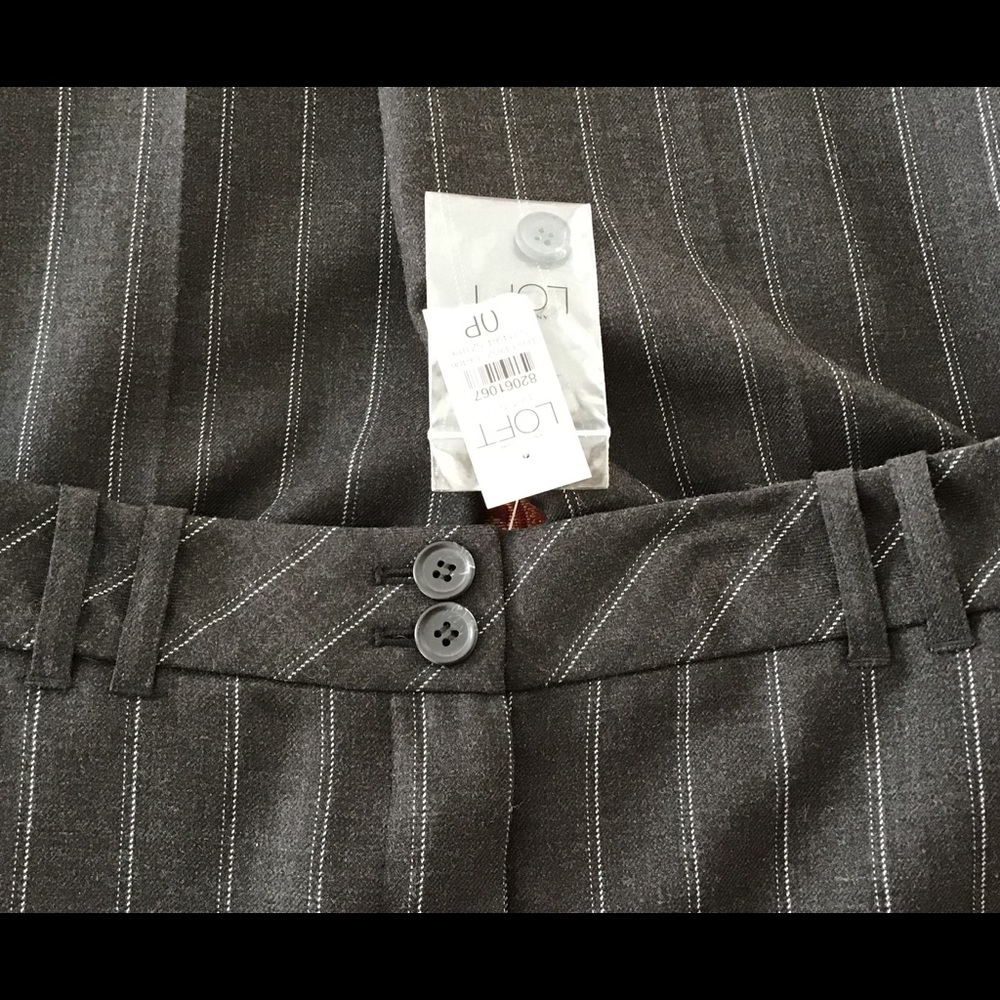 WOMAN’S LOFT DRESS PANTS